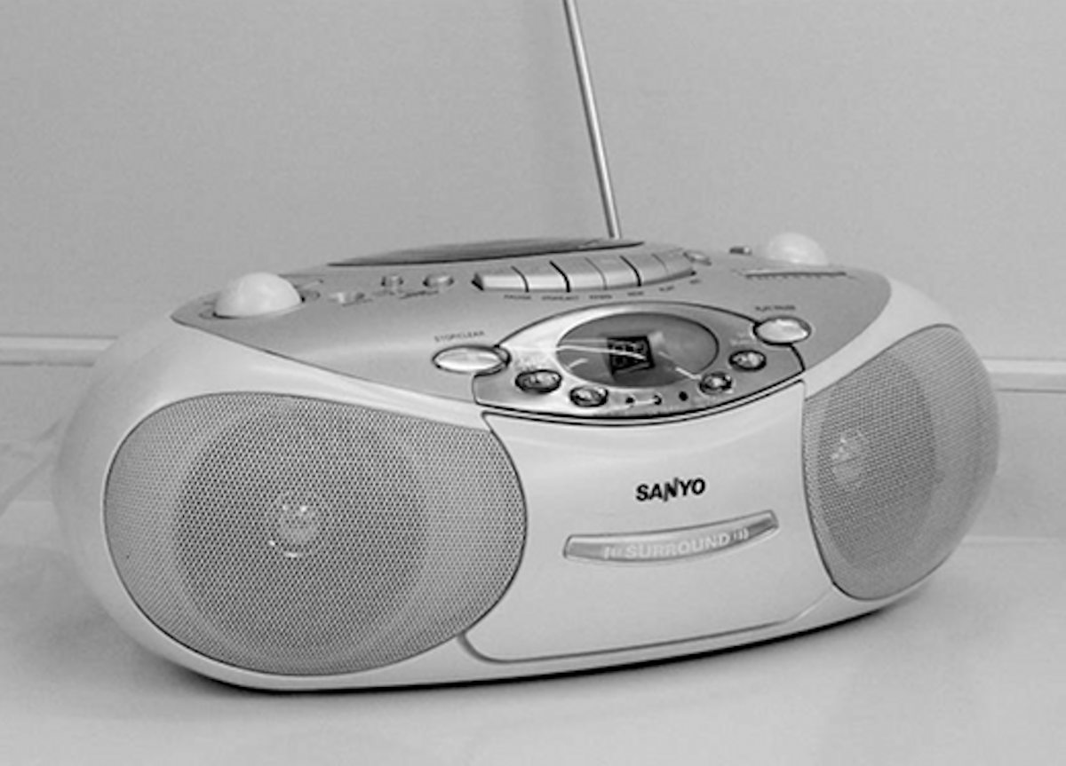 A sanyo CD player stereo